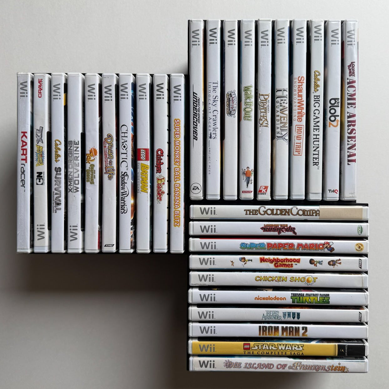 Nintendo Wii Video Game Wall Mount / Organizer / Display