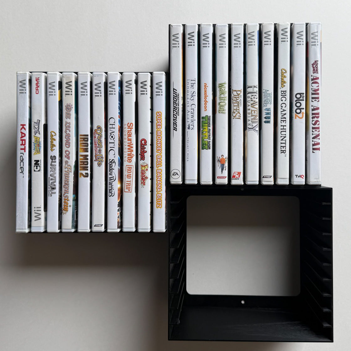 Nintendo Wii Video Game Wall Mount / Organizer / Display